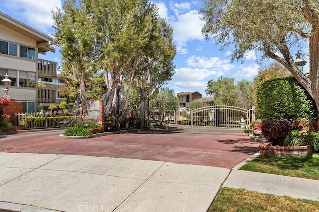 6542 Ocean Crest Dr Unit B208, Rancho Palos Verdes, CA 90275 - view of community featuring a gate