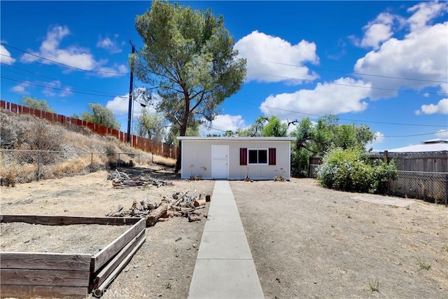 28296 Oregon Pl, Menifee, CA 92587 - fenced backyard featuring an outbuilding
