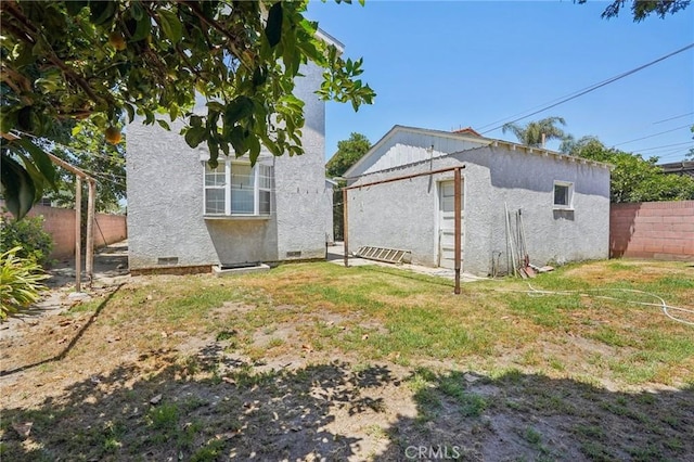 10018 San Vincente Ave, South Gate, CA 90280 - view of yard featuring an outdoor structure