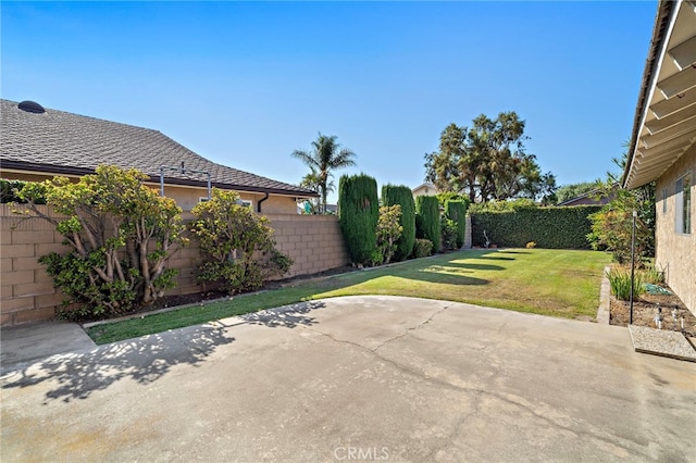 11551 Gladstone Cir, Fountain Valley, CA 92708 - fenced backyard featuring a patio area