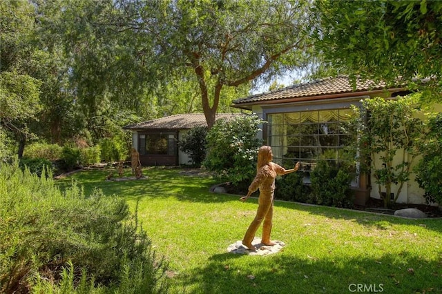 1075 Pine Oak Ln, Pasadena, CA 91105 - view of grassy yard