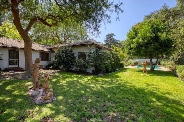 1075 Pine Oak Ln, Pasadena, CA 91105 - view of green lawn