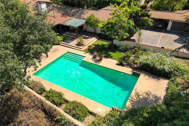 1075 Pine Oak Ln, Pasadena, CA 91105 - view from above of property with a pool