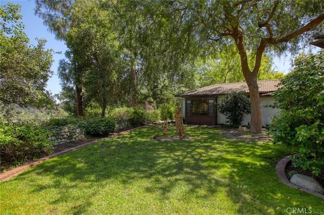 1075 Pine Oak Ln, Pasadena, CA 91105 - view of green lawn
