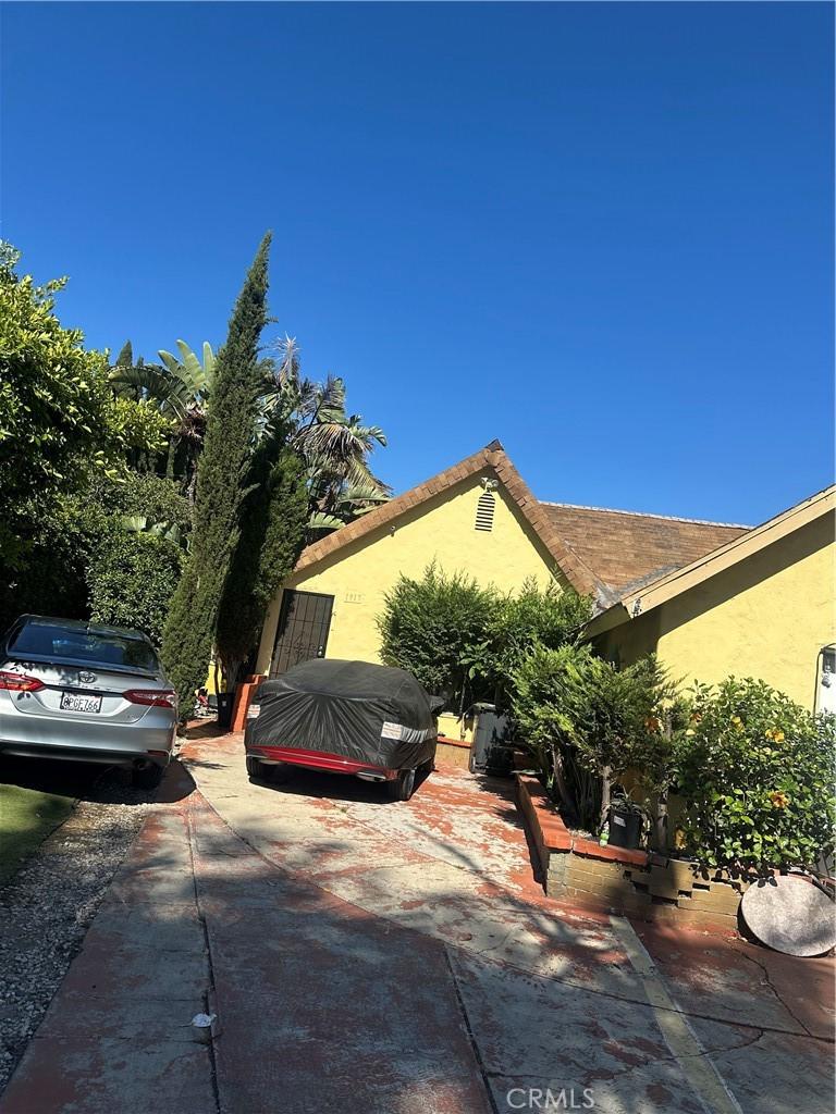 1917 Rousselle St, Santa Ana, CA 92707 - view of home's exterior featuring stucco siding