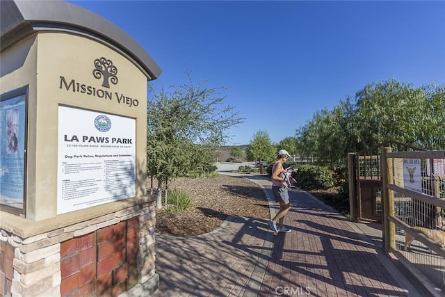 24691 Tarazona, Mission Viejo, CA 92692 - view of home's community