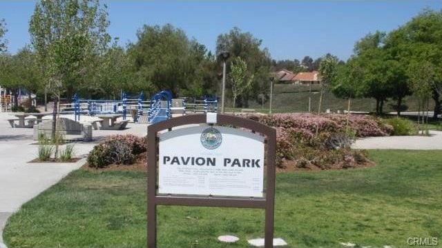 24691 Tarazona, Mission Viejo, CA 92692 - surrounding community featuring a yard