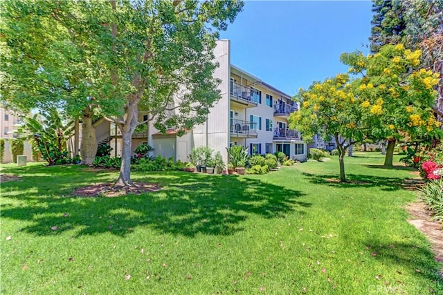 3365 Punta Alta Unit 2F, Laguna Woods, CA 92637 - view of property's community featuring a yard