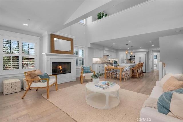 1605 Steinhart Ave, Redondo Beach, CA 90278 - living area featuring light wood-style floors, a glass covered fireplace, plenty of natural light, and recessed lighting