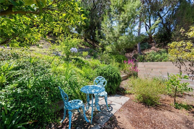 18911 Crimson Cir, Huntington Beach, CA 92646 - view of patio / terrace
