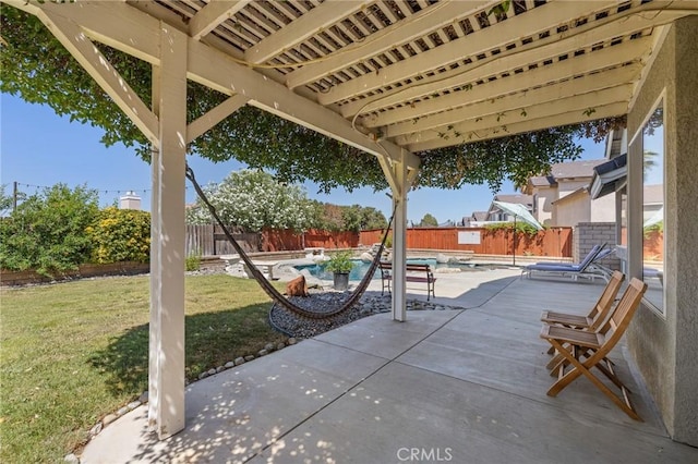 3143 Tourmaline Ln, Palmdale, CA 93550 - fenced backyard with a patio