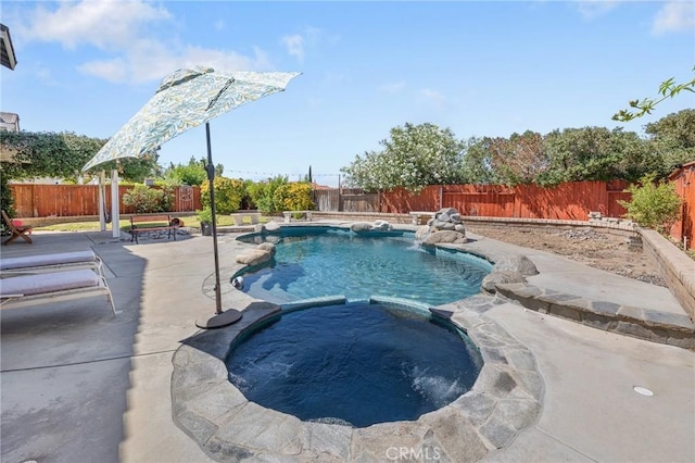3143 Tourmaline Ln, Palmdale, CA 93550 - view of swimming pool with a patio, a pool with connected hot tub, and a fenced backyard