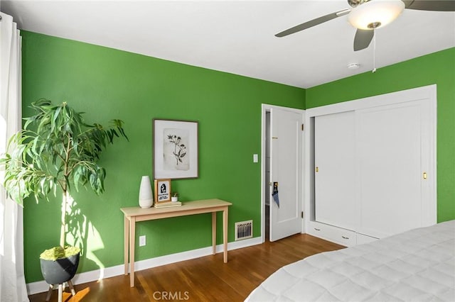 1168 Laburnum Ave, Chico, CA 95926 - bedroom featuring wood finished floors, a ceiling fan, and a closet