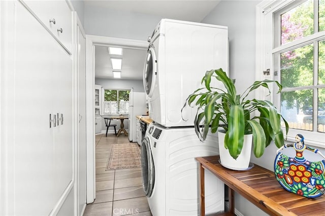 1168 Laburnum Ave, Chico, CA 95926 - hall featuring stacked washing machine and dryer and light tile patterned flooring