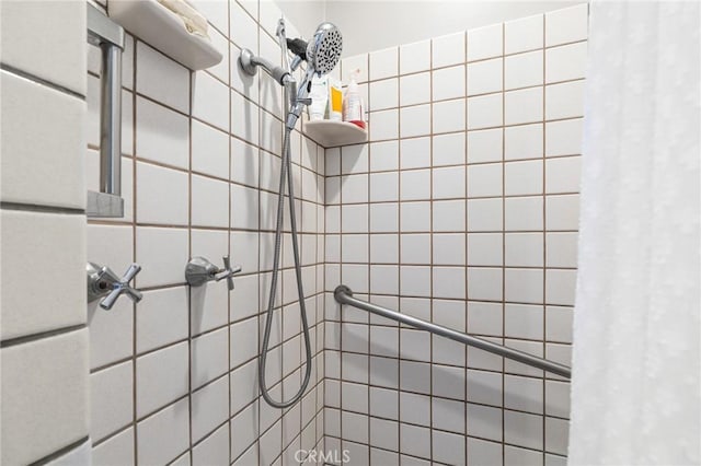 1168 Laburnum Ave, Chico, CA 95926 - bathroom with tiled shower