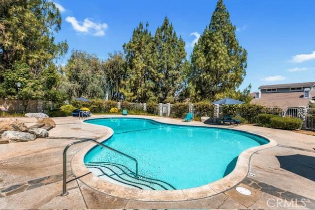 26966 Flo Ln Unit 319, Canyon Country, CA 91351 - community pool with a patio
