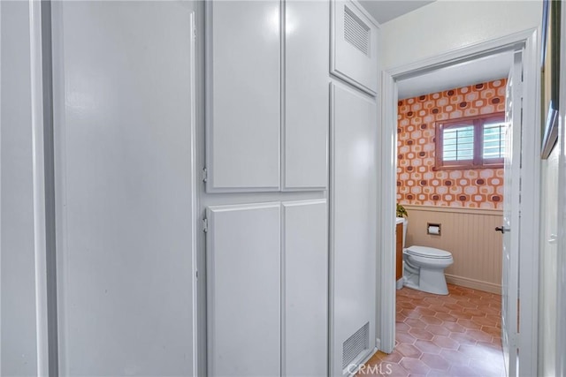 2433 S Gaffey St, San Pedro, CA 90731 - bathroom with a wainscoted wall, wallpapered walls, and tile patterned floors