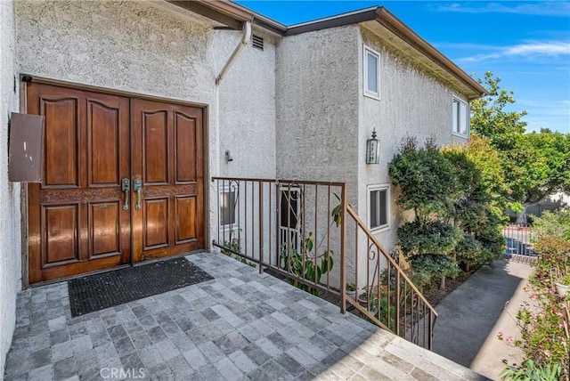 2433 S Gaffey St, San Pedro, CA 90731 - view of exterior entry featuring stucco siding