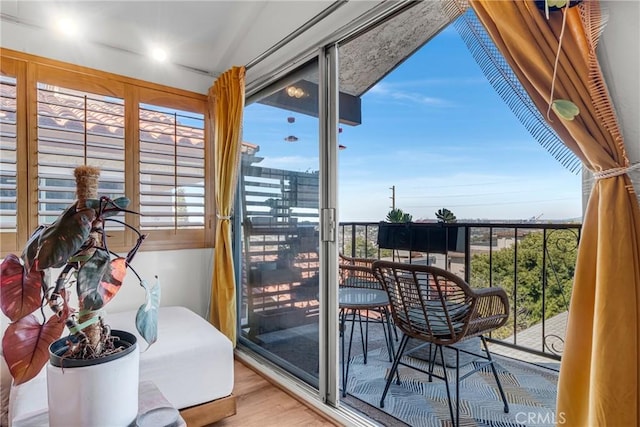 2433 S Gaffey St, San Pedro, CA 90731 - view of sunroom / solarium