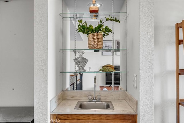 2433 S Gaffey St, San Pedro, CA 90731 - indoor wet bar featuring a textured wall