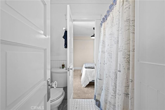 6025 E Ocean Blvd, Long Beach, CA 90803 - ensuite bathroom featuring crown molding, tile patterned floors, and curtained shower