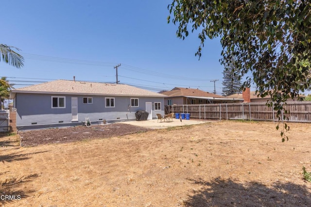 312 Lafayette Dr, Oxnard, CA 93036 - back of property with a patio area, crawl space, and stucco siding