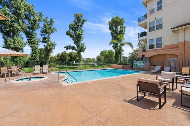 640 Camino De La Reina Unit 1108, San Diego, CA 92108 - community pool featuring a community hot tub and a patio