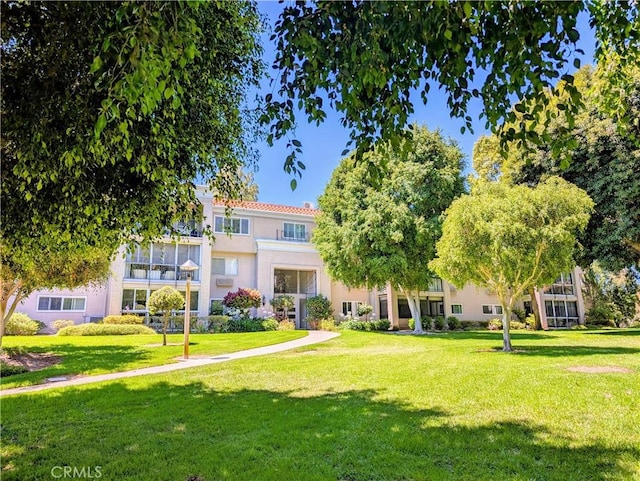 5499 Paseo Del Lago W Unit 3D, Laguna Woods, CA 92637 - view of home's community with a lawn