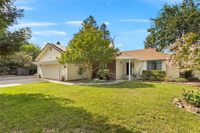 10 Roseanna Ct, Chico, CA 95973 - single story home featuring driveway, an attached garage, and a front yard