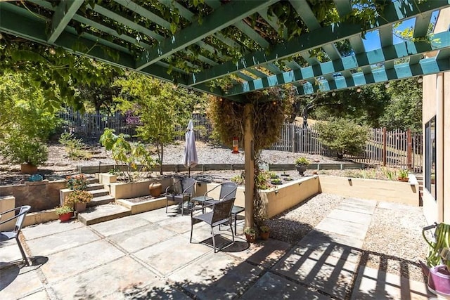 1410 Verde Canyon Rd, Arroyo Grande, CA 93420 - view of patio with a garden