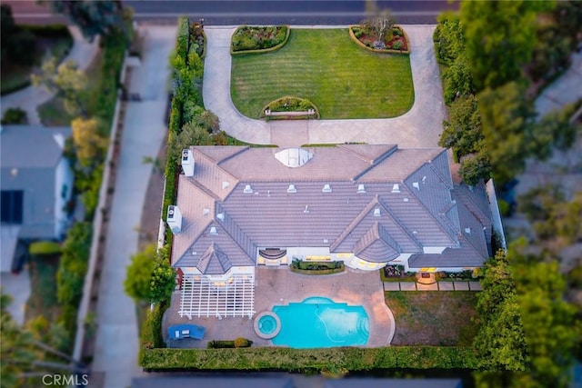 2786 E California Blvd, Pasadena, CA 91107 - view from above of property with a pool