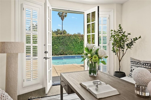 2786 E California Blvd, Pasadena, CA 91107 - entryway with plenty of natural light