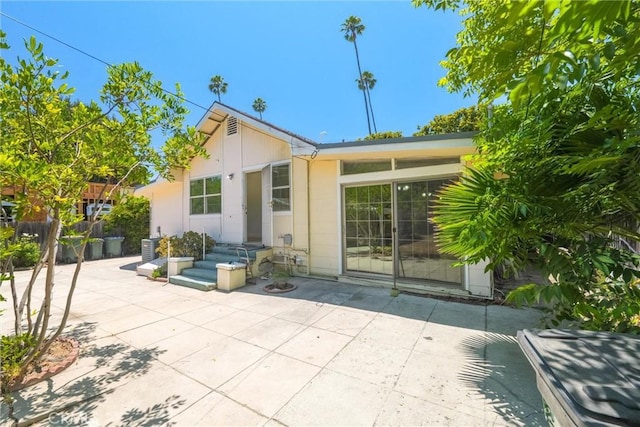 164 S Berkeley Ave, Pasadena, CA 91107 - back of property featuring a patio area