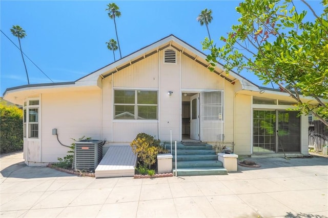 164 S Berkeley Ave, Pasadena, CA 91107 - ranch-style house with a patio