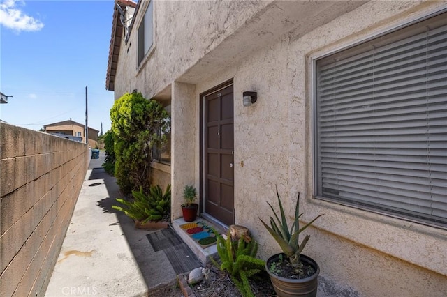 220 S Palm Ave, Santa Paula, CA 93060 - property entrance with stucco siding