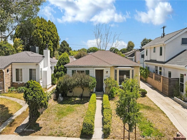 2345 22nd St, Santa Monica, CA 90405 - bungalow-style house featuring concrete driveway