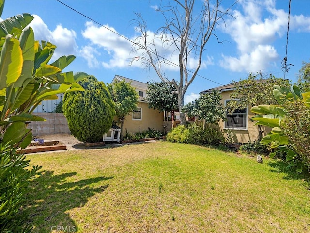 2345 22nd St, Santa Monica, CA 90405 - view of green lawn
