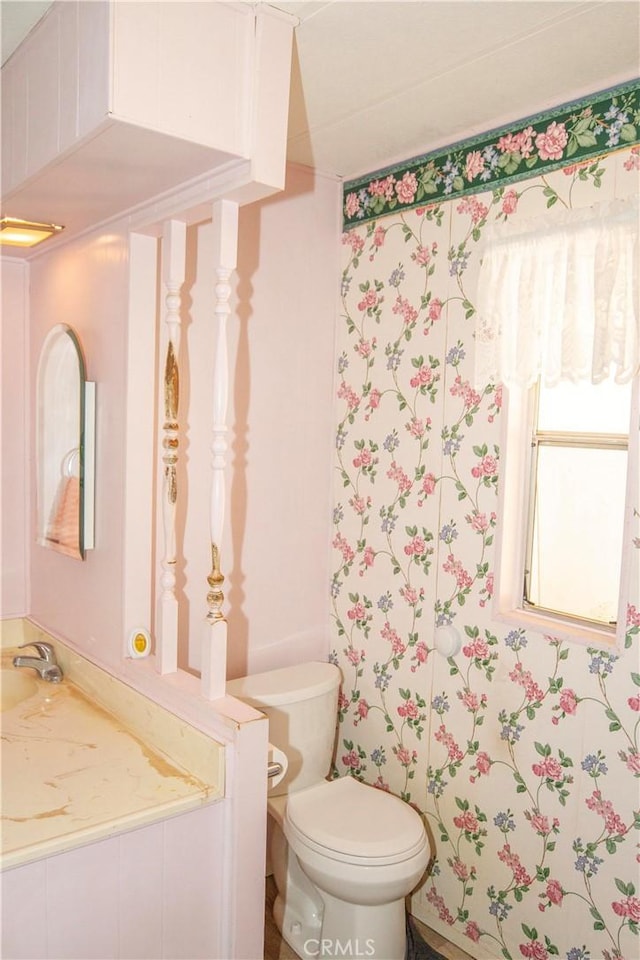 46424 Baldpate Ln, Squaw Valley, CA 93675 - half bath with toilet and vanity