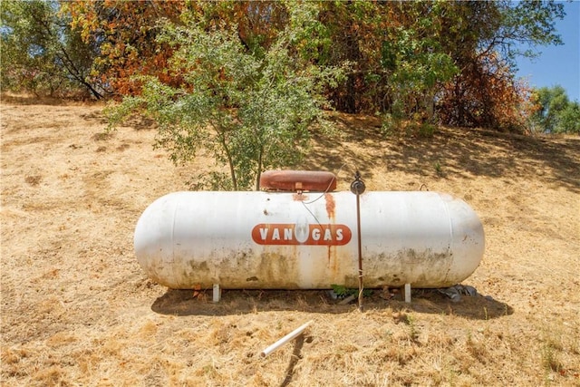 46424 Baldpate Ln, Squaw Valley, CA 93675 - exterior view of heating fuel tank