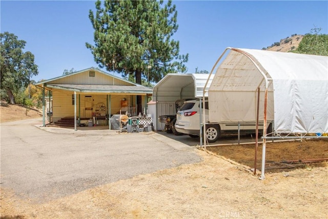 46424 Baldpate Ln, Squaw Valley, CA 93675 - view of front of property featuring a detached carport and driveway