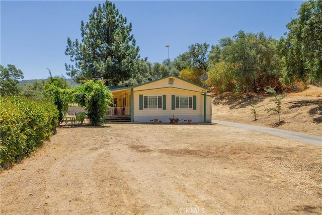 46424 Baldpate Ln, Squaw Valley, CA 93675 - view of front facade with covered porch