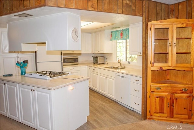 46424 Baldpate Ln, Squaw Valley, CA 93675 - kitchen featuring white appliances, light countertops, white cabinetry, and light wood finished floors