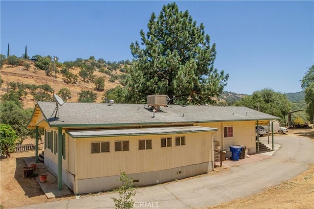 46424 Baldpate Ln, Squaw Valley, CA 93675 - view of front of house featuring crawl space and a mountain view