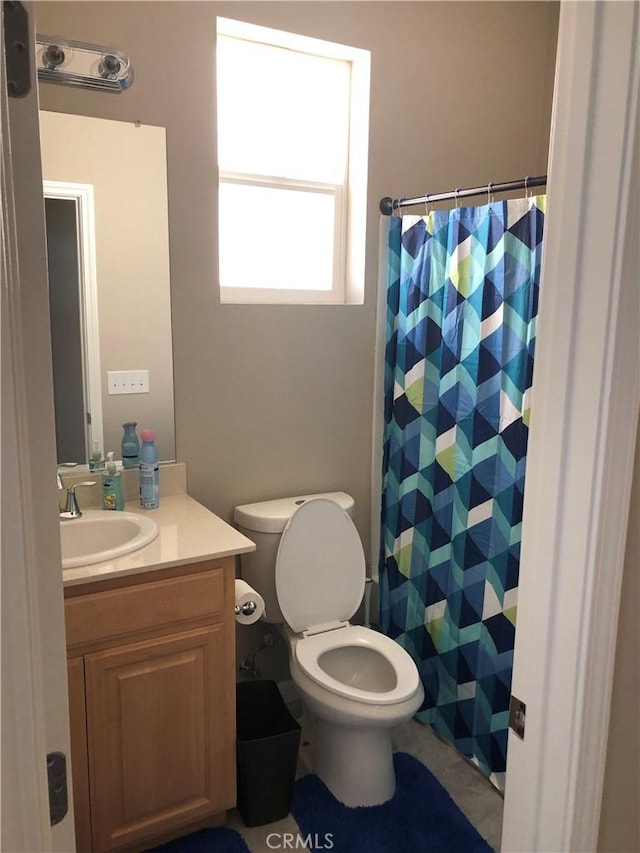 707 Joseph Pl, Isleton, CA 95641 - full bath featuring vanity and curtained shower