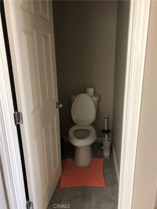 707 Joseph Pl, Isleton, CA 95641 - bathroom with toilet and baseboards