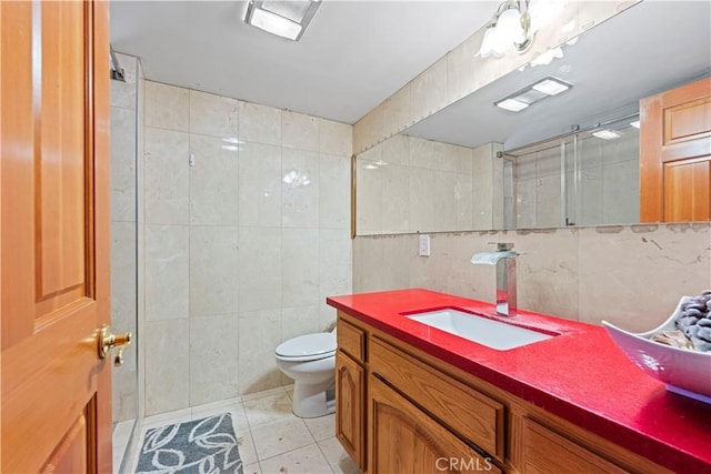 1104 Snowbird Dr, Frazier Park, CA 93225 - full bath featuring tile walls, vanity, and tile patterned floors