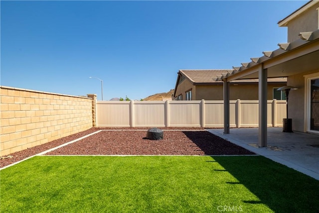 29526 Woodcreek Trl, Winchester, CA 92596 - fenced backyard with a patio area