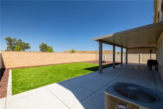 29526 Woodcreek Trl, Winchester, CA 92596 - fenced backyard with a patio area