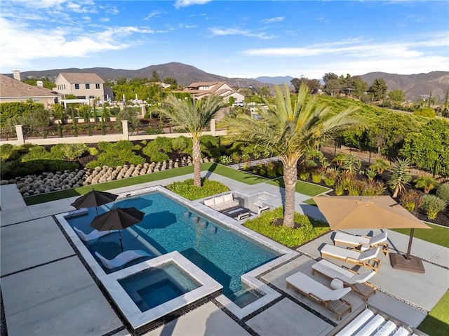 41783 Valencia Way, Temecula, CA 92592 - view of pool with a mountain view, a pool with connected hot tub, and a patio area
