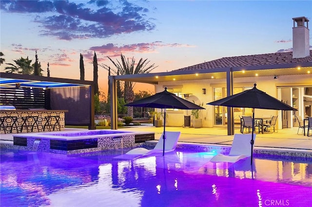 41783 Valencia Way, Temecula, CA 92592 - pool at dusk featuring a pool with connected hot tub and a patio